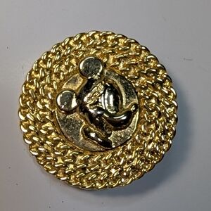Wendy Gell Mickey Mouse pin round chains around Mickey.